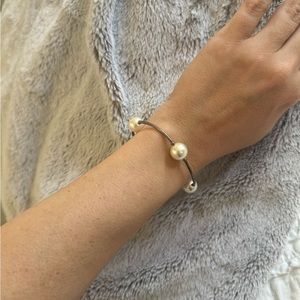 STRETCHY PEARL BRACELET